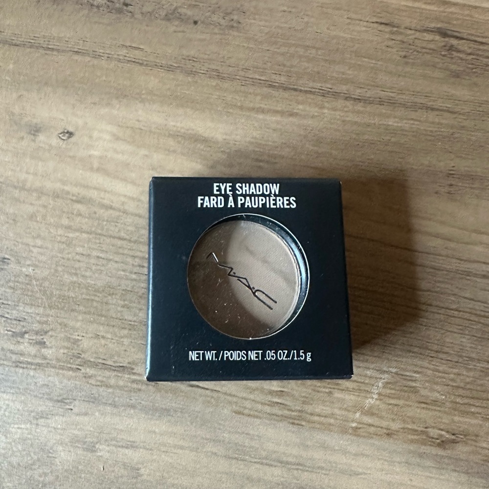 MAC Cosmetics Eyeshadow “Omega”